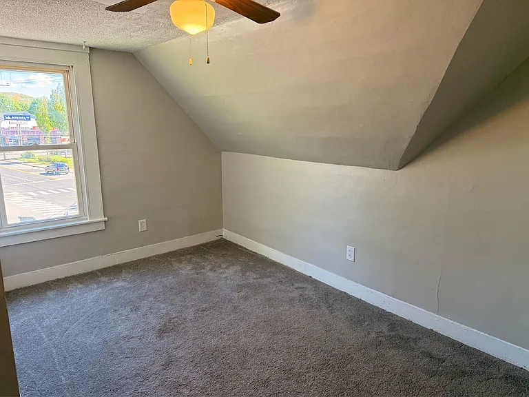 555 Main St — Photo 11