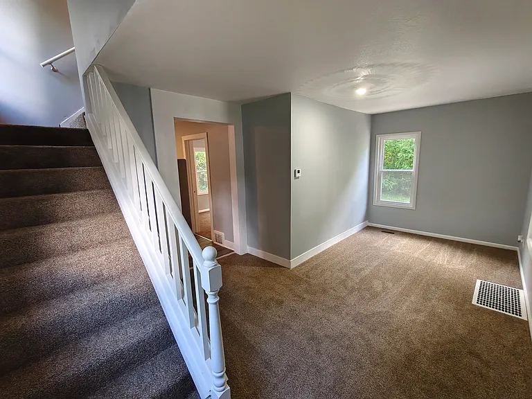556 Chittenden St — Photo 6