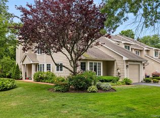 34 Cedar Ridge Ln, Bay Shore, NY 11706