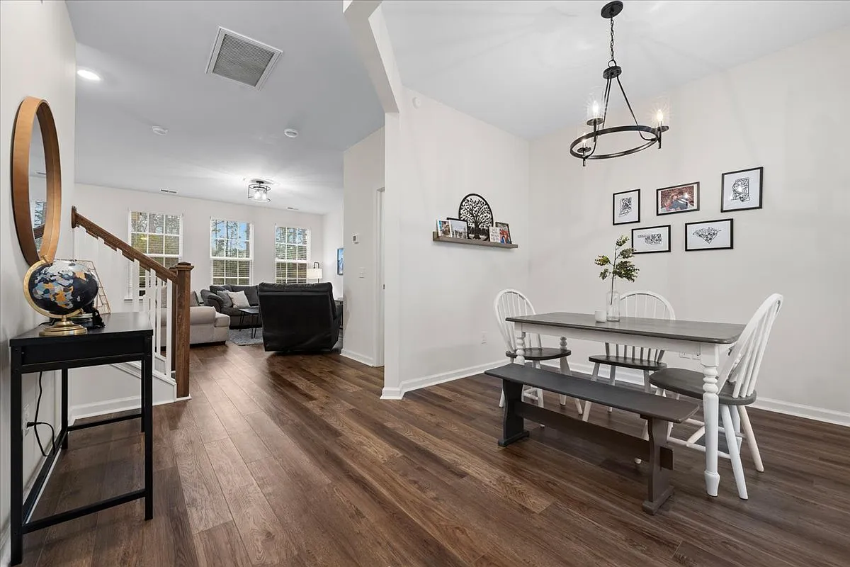 3 bed, 1866 sqft, $2,500 — Photo 4