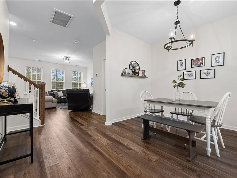 128 Caleb Ct — Photo 4