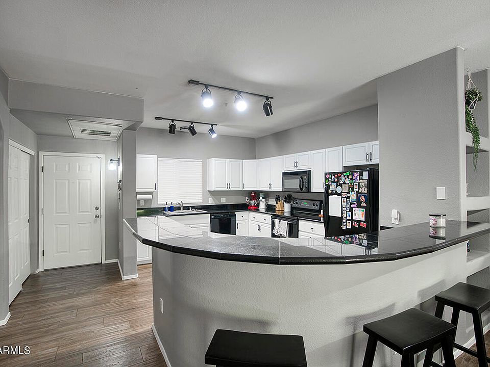 1st image of 920 E DEVONSHIRE Avenue #1004