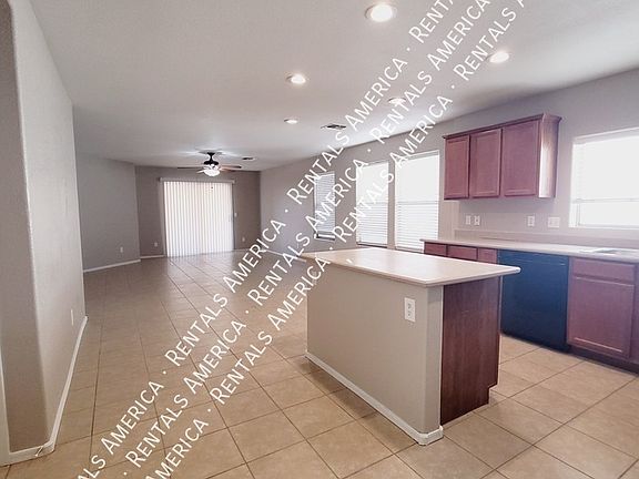 4th image of 776 E Cowboy Cove Trl