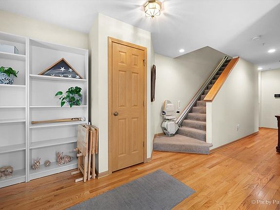 3rd image of 1368 Chestnut Ln