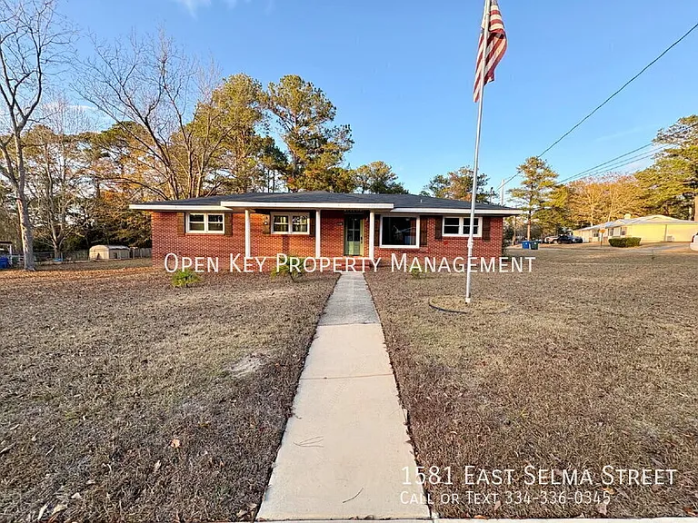 1581 E Selma St — Photo 2