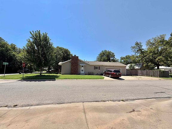 2nd image of 301 Van Arsdale Ave