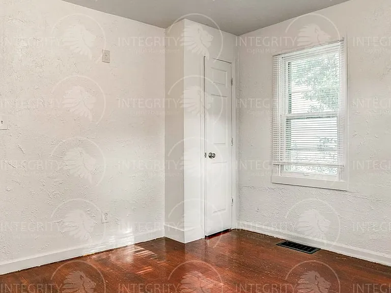 4411 S Benton Ave — Photo 18