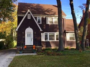 17001 Fernway Rd, Shaker Heights, OH 44120