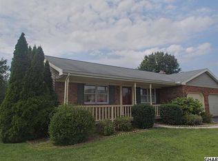1381 Woodridge Dr, Middletown, PA 17057