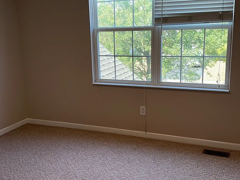 5957 Blaverly Dr — Photo 10