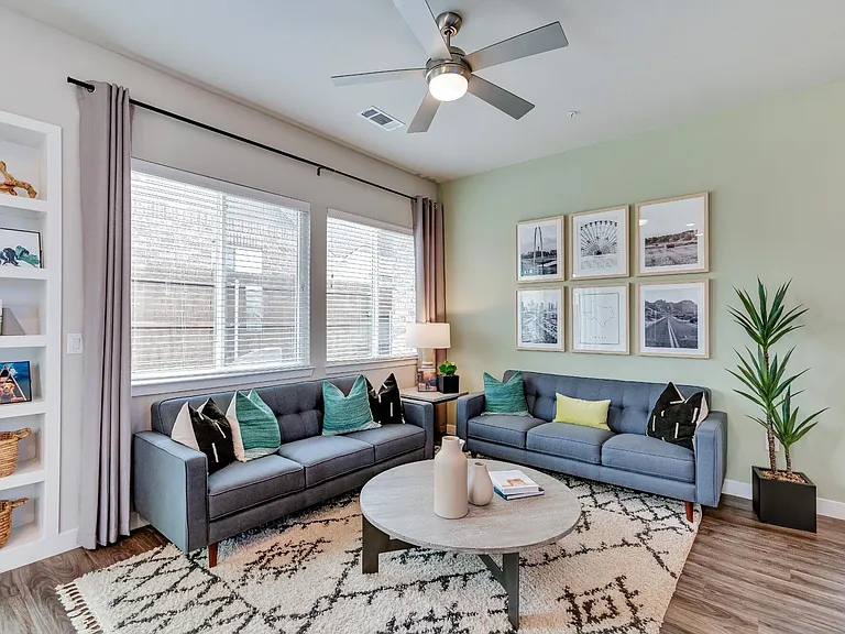 VLux Stoneridge — Photo 42