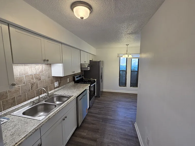 3757 Heathrow Dr — Photo 28