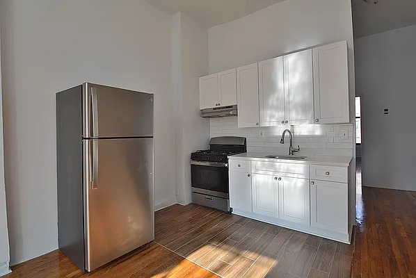 Rented by Hagstrom Management Inc | media 4