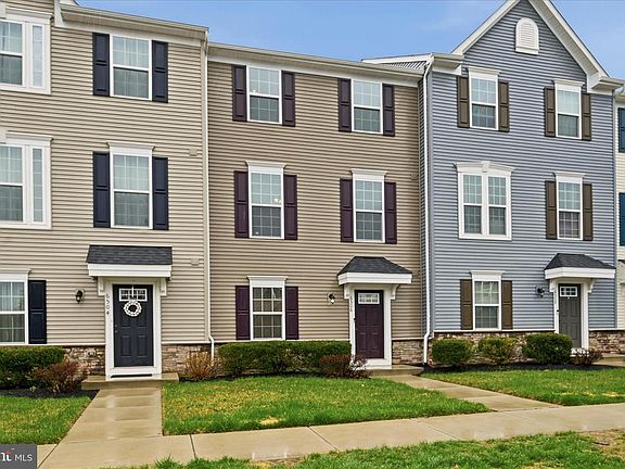 3rd image of 6506 Crittenden Ln