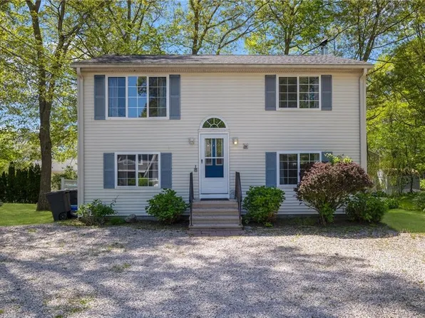 28 Sweet Birch Trl, Narragansett, RI 02882
