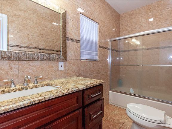 5th image of 146 1st St