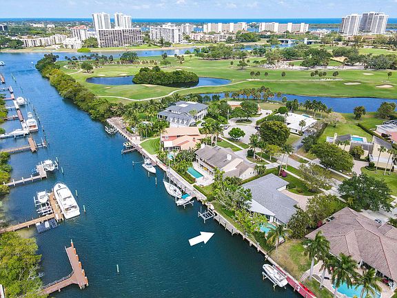 3rd image of 1113 Country Club Dr