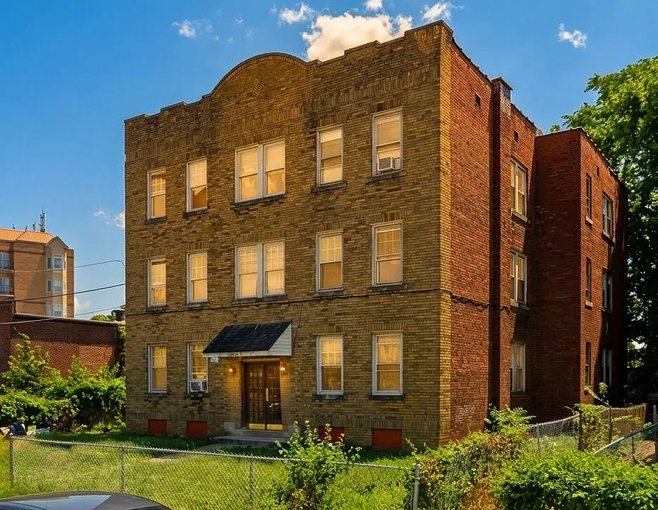 15 Kenneth St #B2