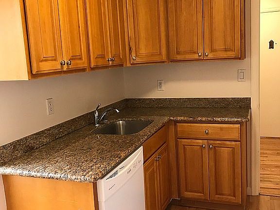 2nd image of 820 Jones St #14
