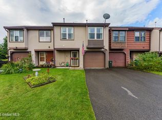 89 Meadowlark Dr, Cohoes, NY 12047