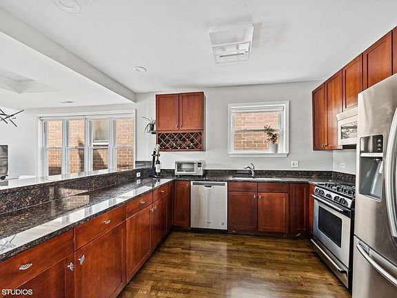 5th image of 1629 N Winchester Ave APT 2