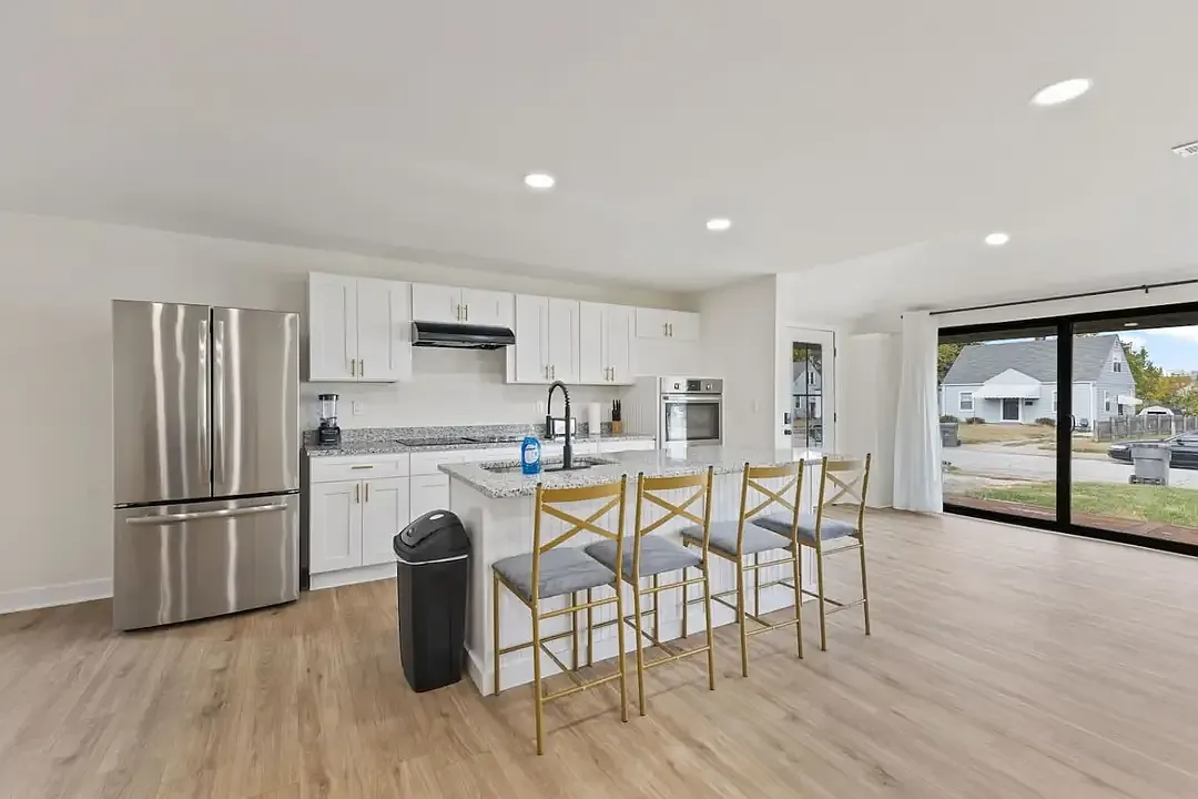 4 bed, 1008 sqft, $3,200 — Photo 1