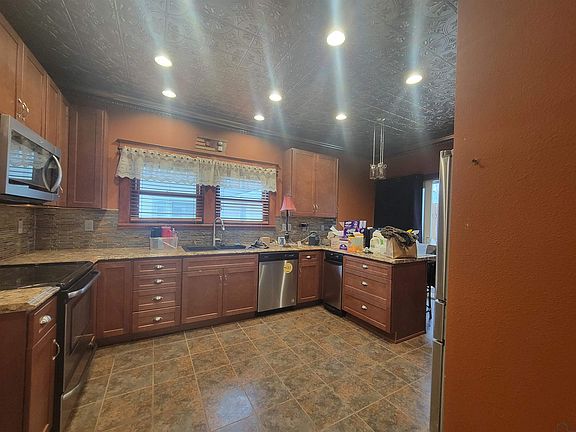 5th image of 3907 5th Ave