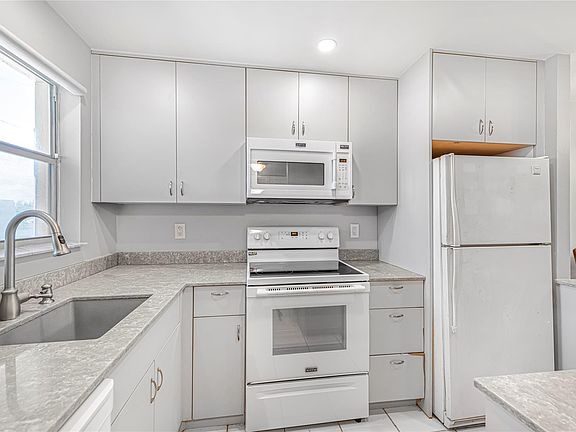 5th image of 2871 E Sunrise Lks Drive #312