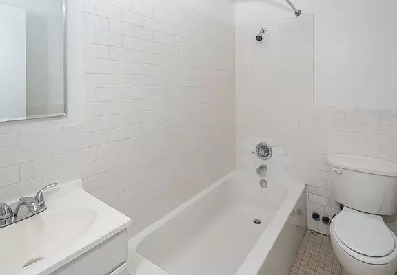 5th image of 162 E 2nd St APT C