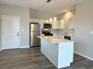 301 N Madison St #4A, Woodstock, IL 60098