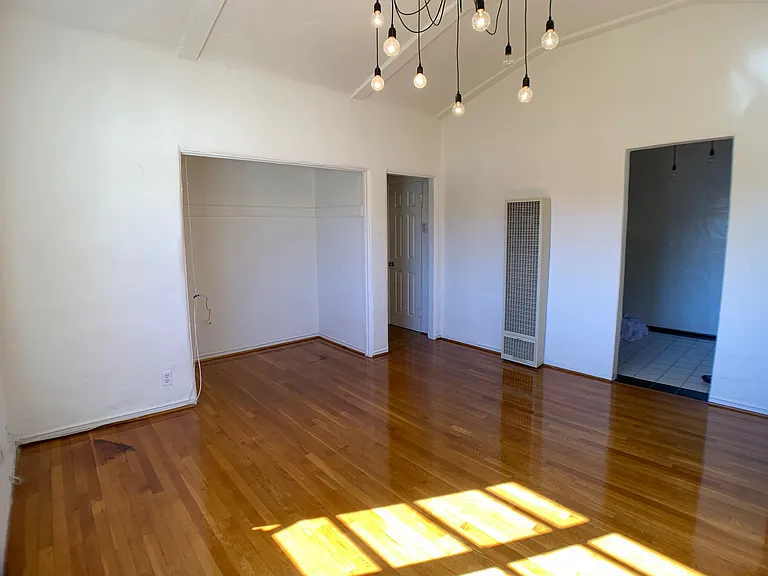 847 N Formosa Ave #9 — Photo 2