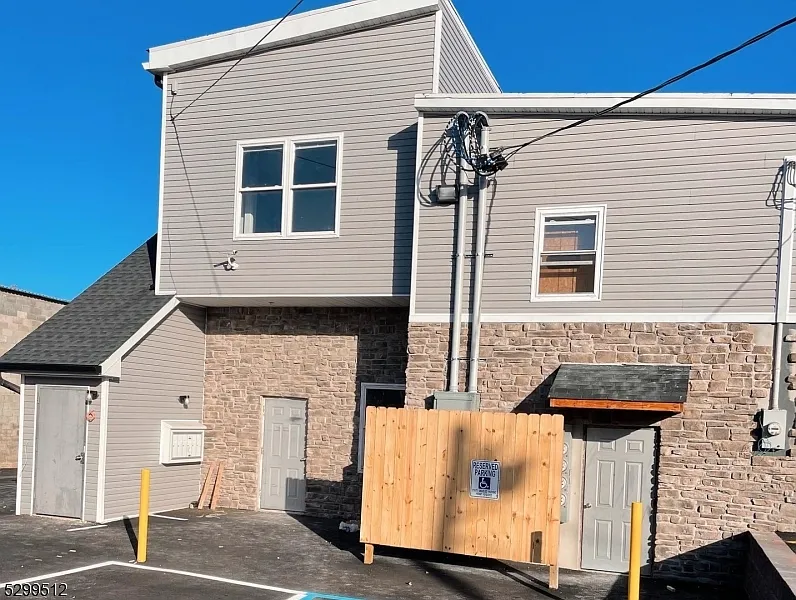 2 bed, 1.0 bath, $2,100 — Photo 4