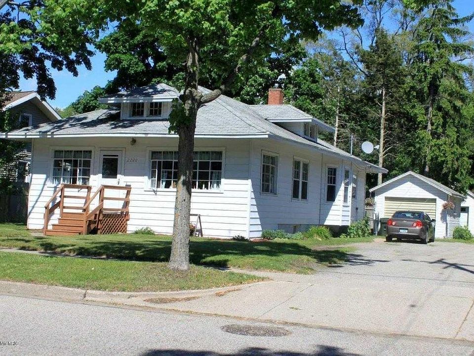 1st image of 2220 Lincoln St