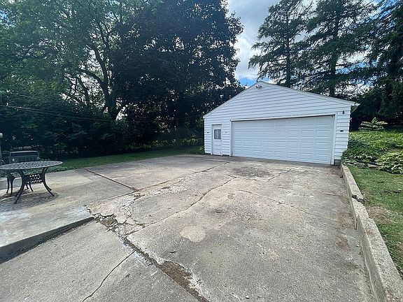 4th image of 1208 S Saxby Ave