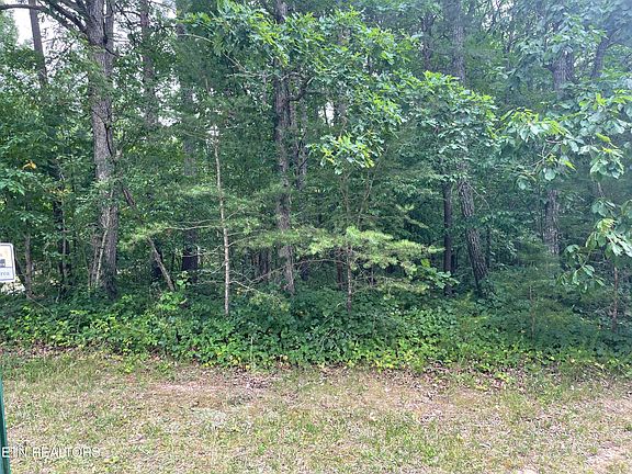 4th image of 176 Dartmoor Dr