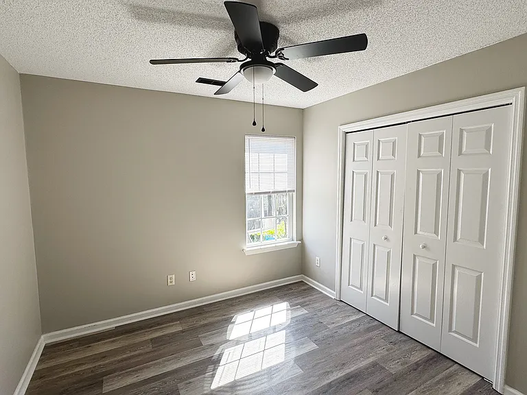 809 Tisbury Ln — Photo 6