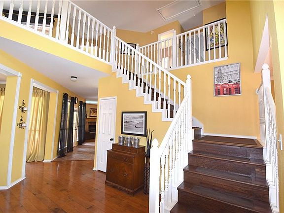 3rd image of 2405 Pinehurst Dr