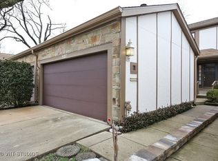 1137 Oakview Dr, Wheaton, IL 60187