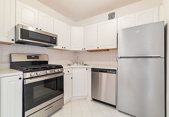 2nd image of 300 E 40th St APT 8E