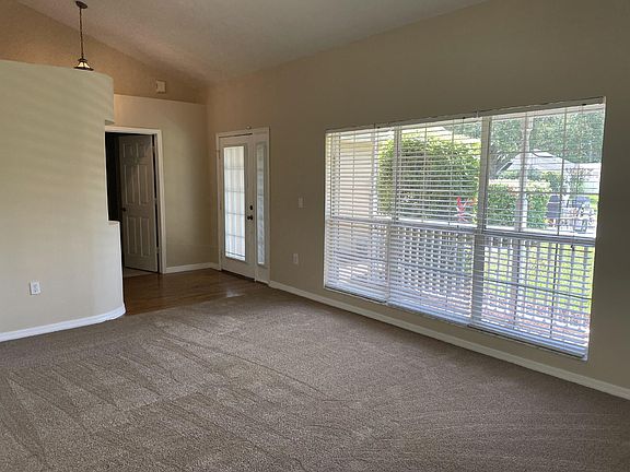 3rd image of 4821 Jeanette Ct