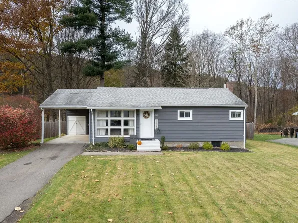 848 W Circle Dr, Vestal, NY 13850