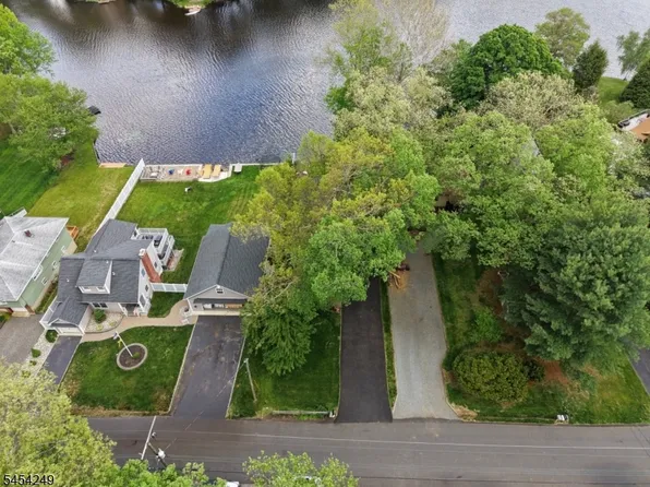 32 W Lakeview Trl, Jefferson Twp., NJ 07885