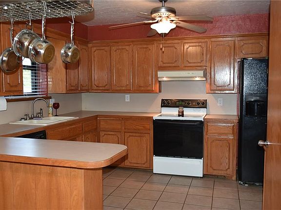 4th image of 34187 County Street 2610