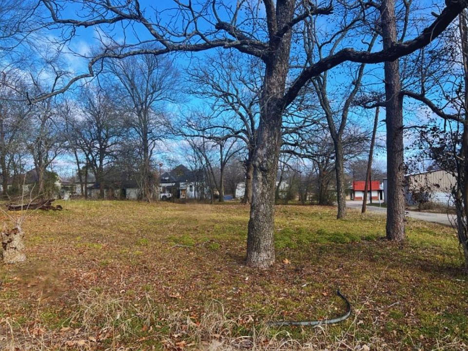 1st image of 1300 W Kaufman St