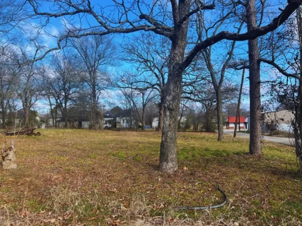 1300 W Kaufman St, Paris, TX 75460