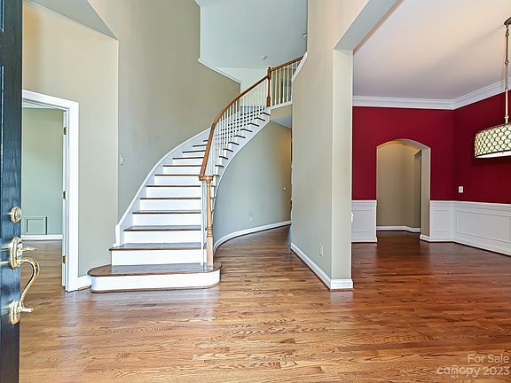 3rd image of 10416 Buffton Ct