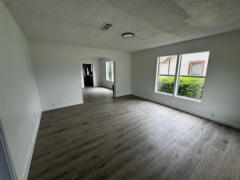 5317 Kilpatrick Ave — Photo 9