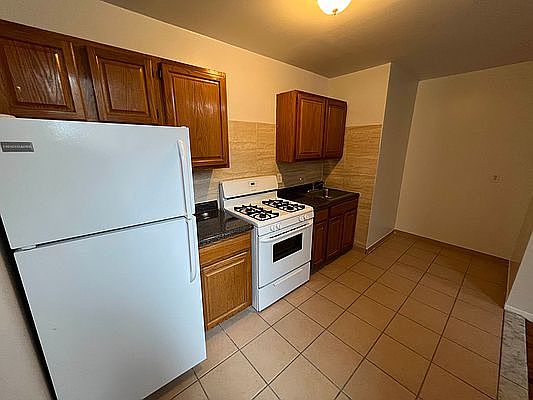 3rd image of 3900 Harper Ave #11A