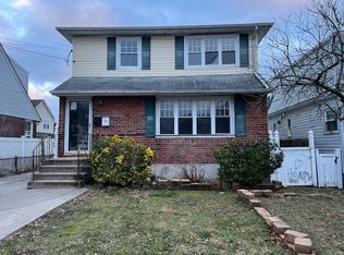 220 Crown Ave #2, Floral Park, NY 11001