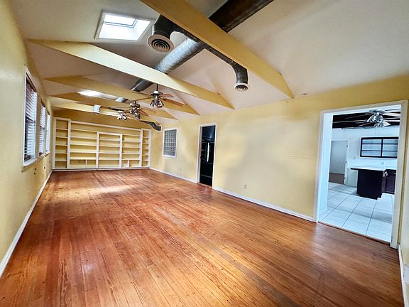 2nd image of 1016 N Avenue G